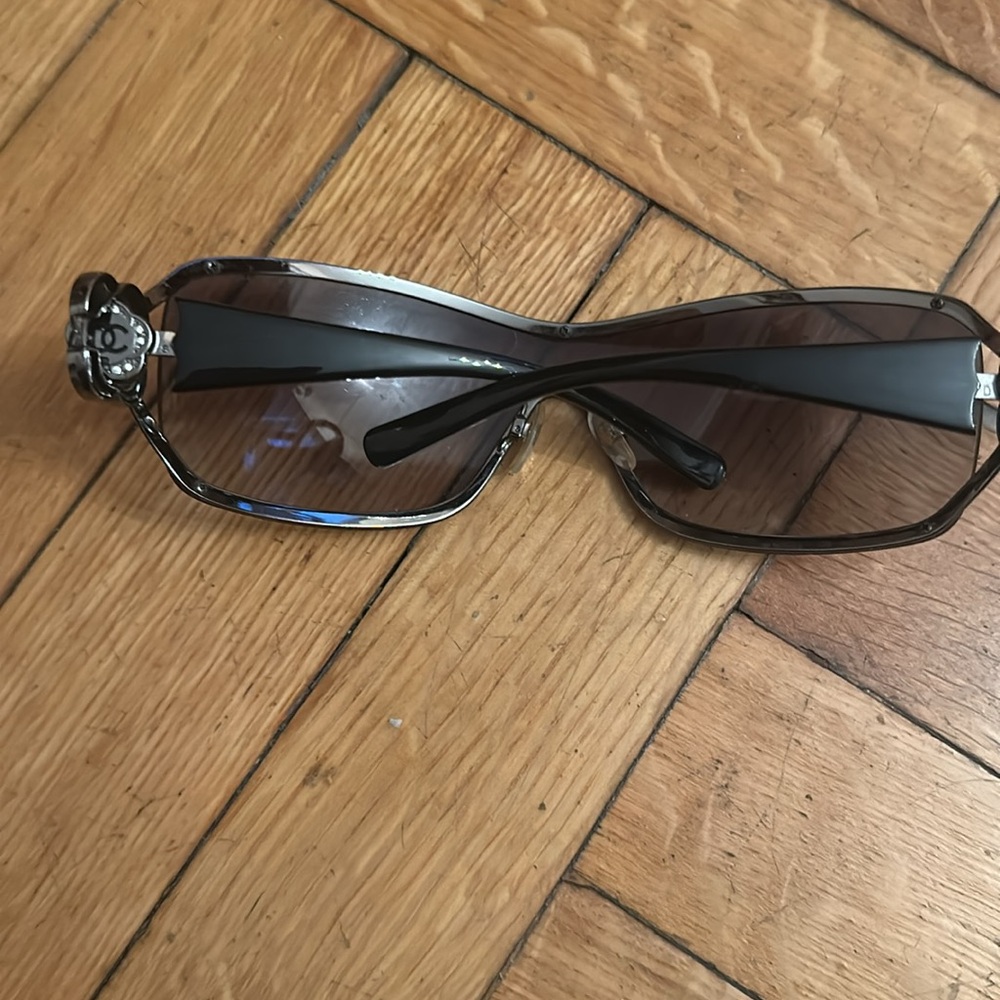 CHANEL Black Sunglasses - Picture 8 of 12